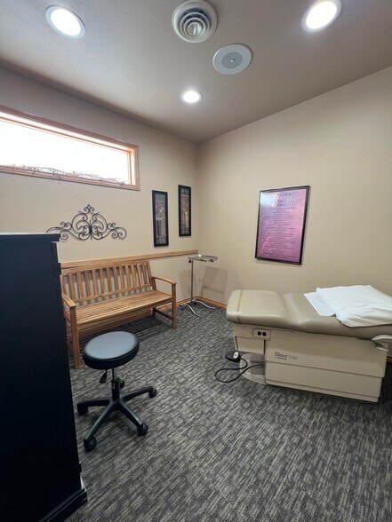 More Photos Of 77 Adcock Dr, Alamosa Healthcare For Sale