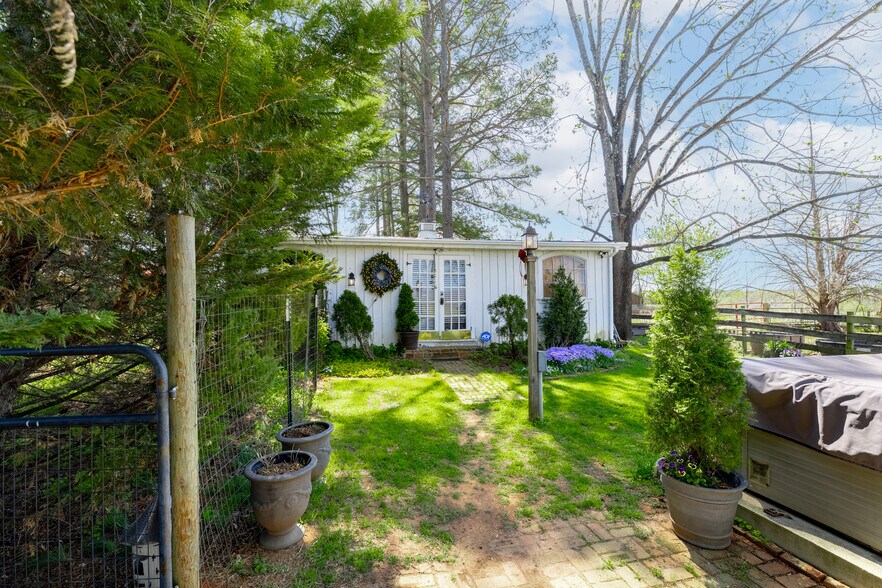 More Photos Of 2416 Lowesville Rd, Amherst Hospitality For Sale