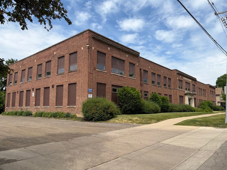 More Photos Of 932 E Benton St, Aurora Warehouse For Lease