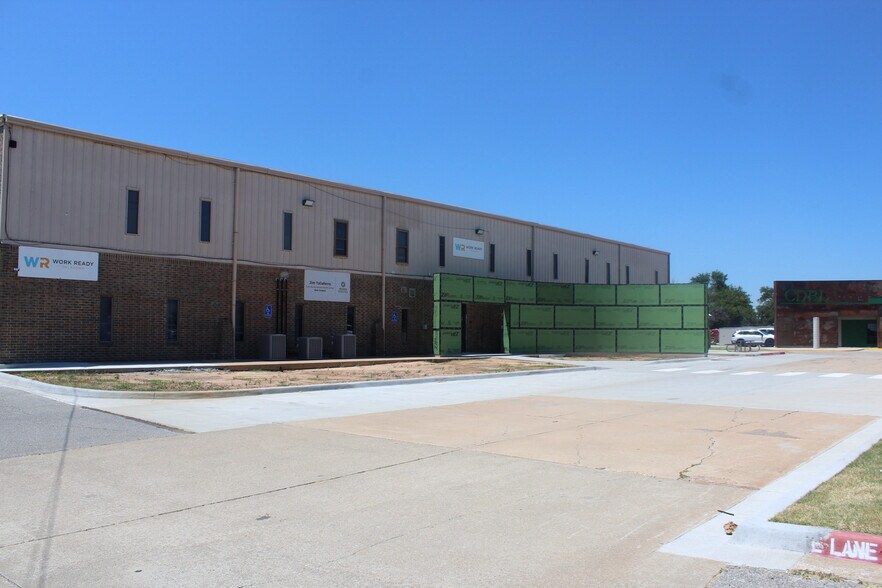 More Photos Of 2 SE Lee Blvd, Lawton Office For Lease