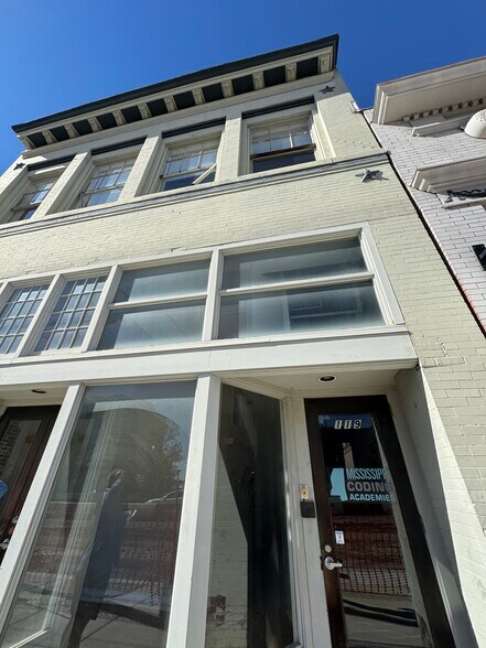 More Photos Of 117-121 N State St, Jackson Loft Creative Space For Lease