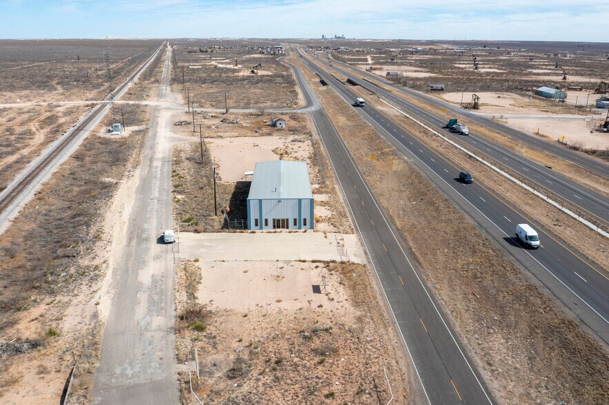 More Photos Of 850 W I-20, Penwell Warehouse For Lease