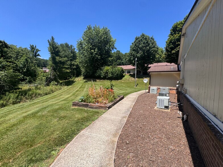 More Photos Of 299 Independence Rd, Sparta Apartments For Sale