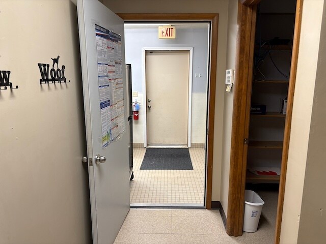 More Photos Of 631 N Pershing St, Energy Veterinarian Kennel For Sale