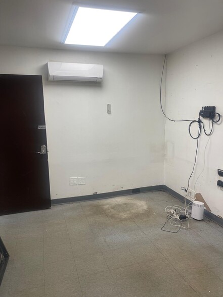 More Photos Of 83 Burlews Ct, Hackensack Warehouse For Lease