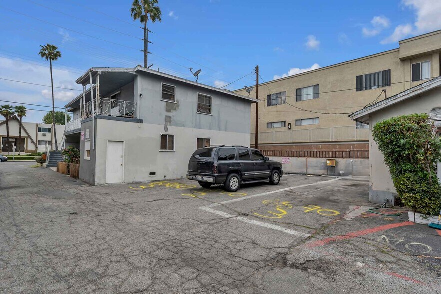 More Photos Of 6860-6870 Hazeltine Ave, Van Nuys Apartments For Sale