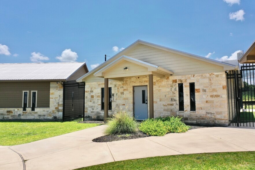 More Photos Of 4150 Highway 36 S, Brenham Shelter For Sale
