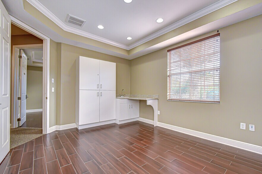 More Photos Of 6928 Linebaugh Ave, Tampa Office For Sale