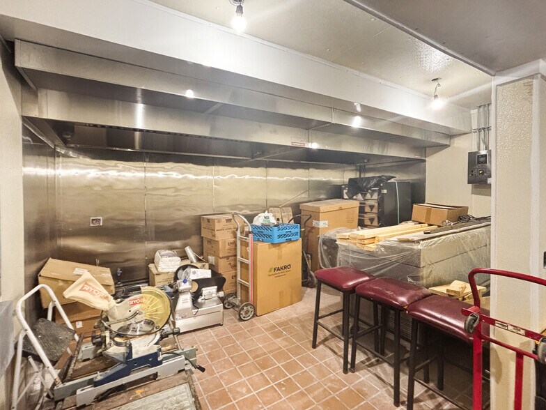 More Photos Of 419 Main Ave, De Pere Restaurant For Sale