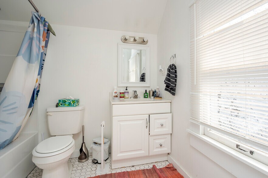 More Photos Of 199 E Loudon Ave, Lexington Office Residential For Sale