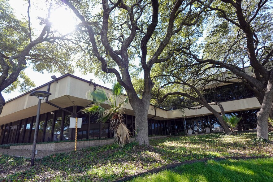 More Photos Of 6224 W Interstate 10, San Antonio Office For Sale