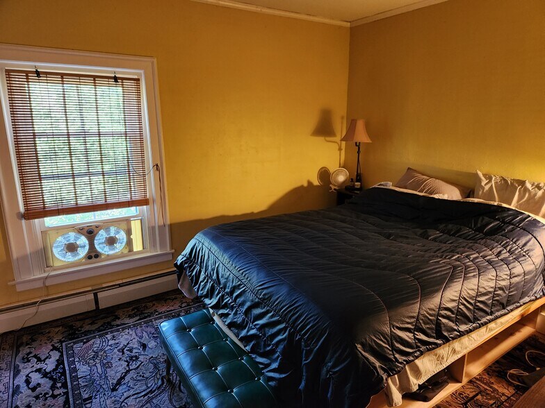 More Photos Of 268 Main St, Kingfield Restaurant For Sale