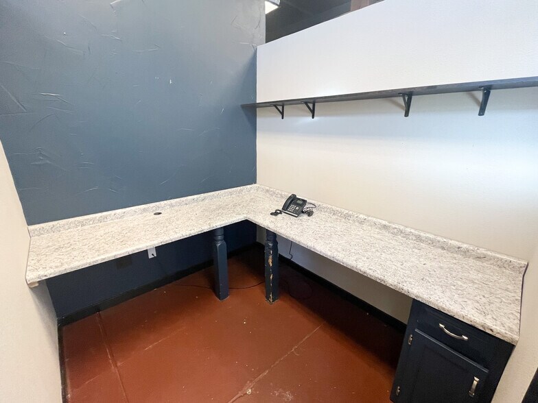 More Photos Of 509 W Olive St, Springfield General Retail For Sale