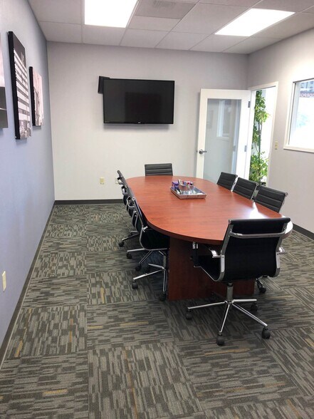 More Photos Of 530 6th St, Roseville Freestanding For Sale