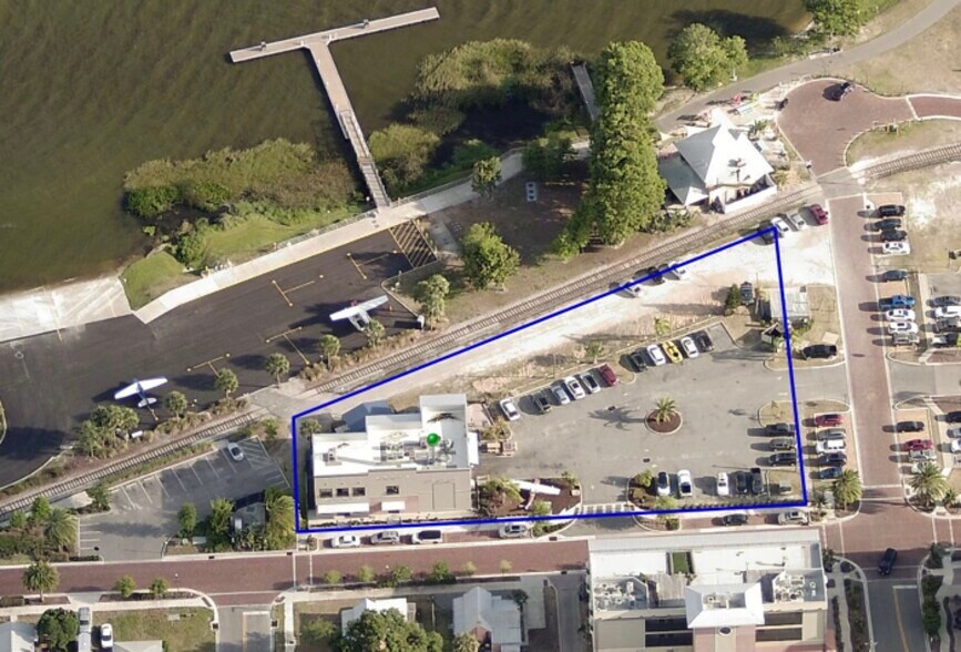 More Photos Of 111 W Ruby St, Tavares Restaurant For Sale