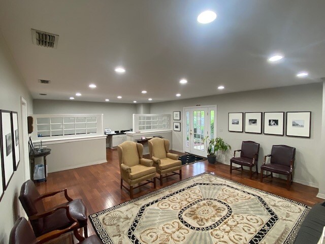 More Photos Of 214 Justice St, Brookhaven Office For Sale