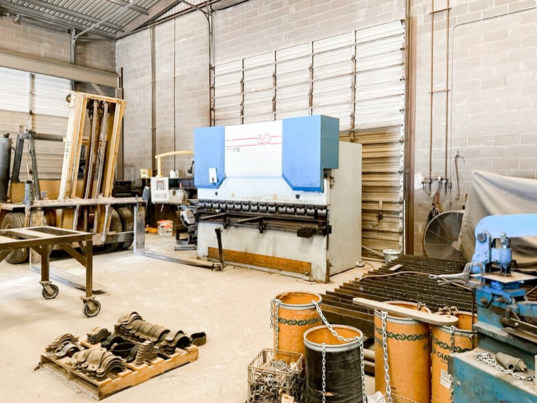 More Photos Of 604 Collins ave, Midland Warehouse For Sale