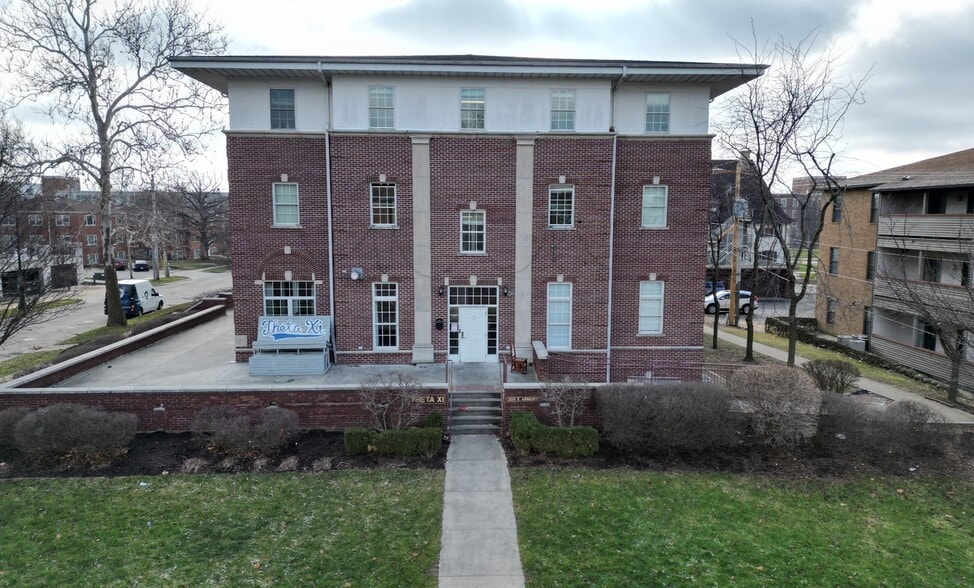 More Photos Of 205 E Armory Ave, Champaign Sorority Fraternity House For Sale