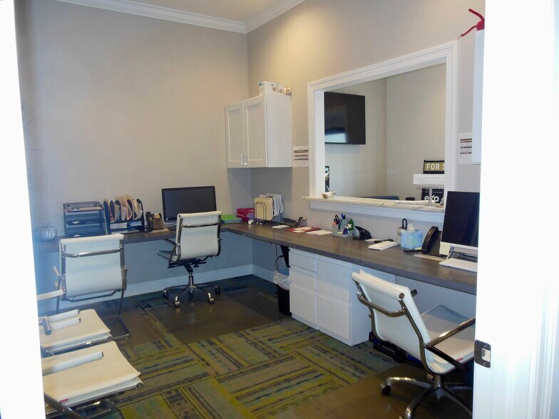 More Photos Of 503 E Summit, Crown Point Loft Creative Space For Lease