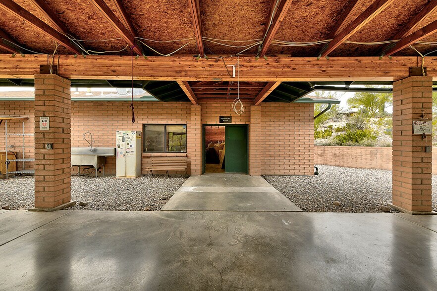 More Photos Of 2751 N Soldier Trl, Tucson Specialty For Sale