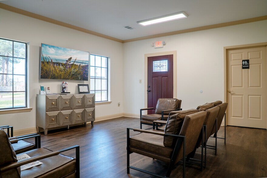 More Photos Of 221 Gay St, Batesville Medical For Sale