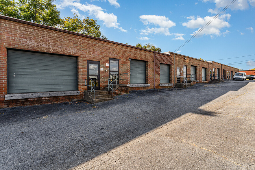 Primary Photo Of 3240 Highland Ave NE, Hickory Warehouse For Lease