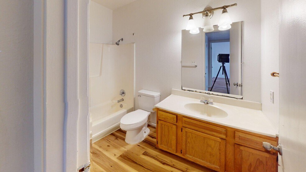 More Photos Of 2810 Vail Ave SE, Albuquerque Apartments For Sale