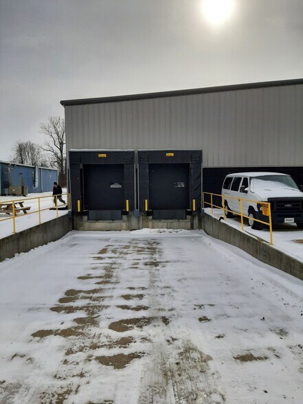 More Photos Of 4607 Wyland Dr, Elkhart Warehouse For Lease