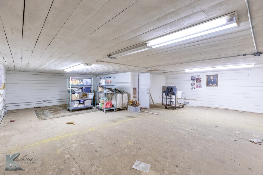 More Photos Of 1901 Cottonwood St, Abilene Industrial For Sale