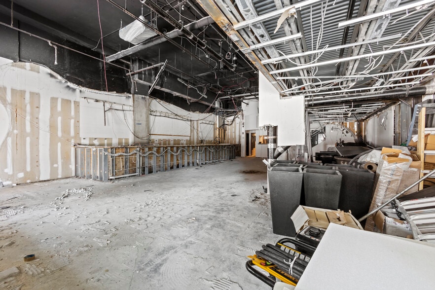 More Photos Of 262 Pharr Rd NE, Atlanta Restaurant For Lease