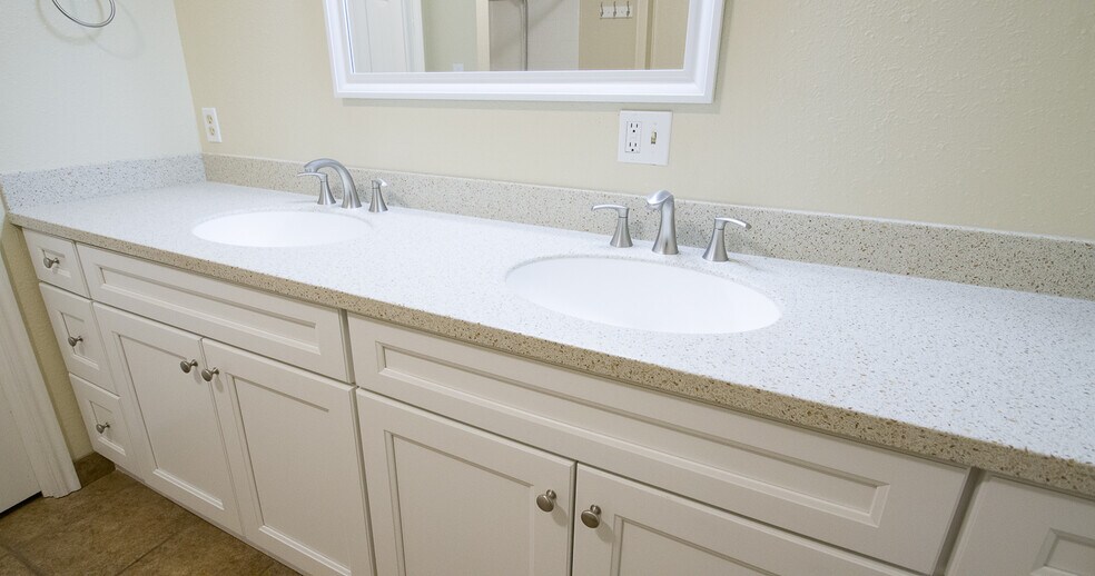 More Photos Of 397 N Wendy St, Torrey Specialty For Sale