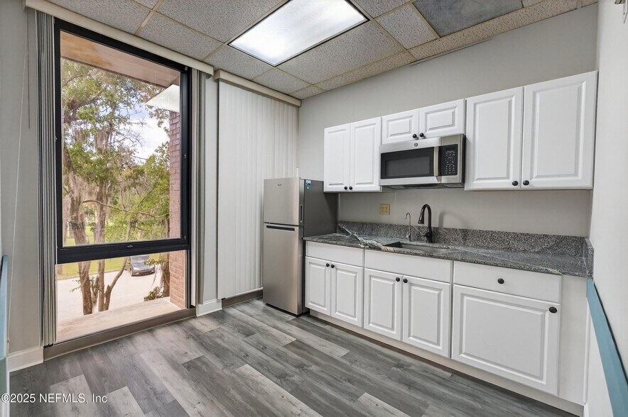 More Photos Of 644 Cesery Blvd, Jacksonville Medical For Sale