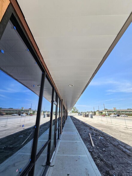 More Photos Of 1702 Strawberry Rd, Pasadena Storefront Retail Office For Lease