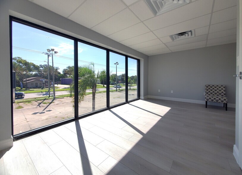 More Photos Of 1522 Ridgewood Ave, Holly Hill Showroom For Sale