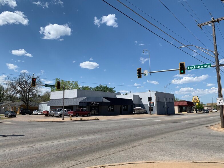 More Photos Of 320 S Van Buren St, Enid Freestanding For Lease