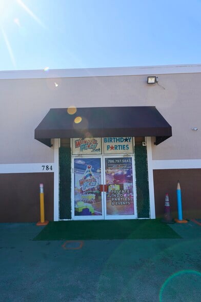 More Photos Of 774-798 W 84th St, Hialeah Warehouse For Lease