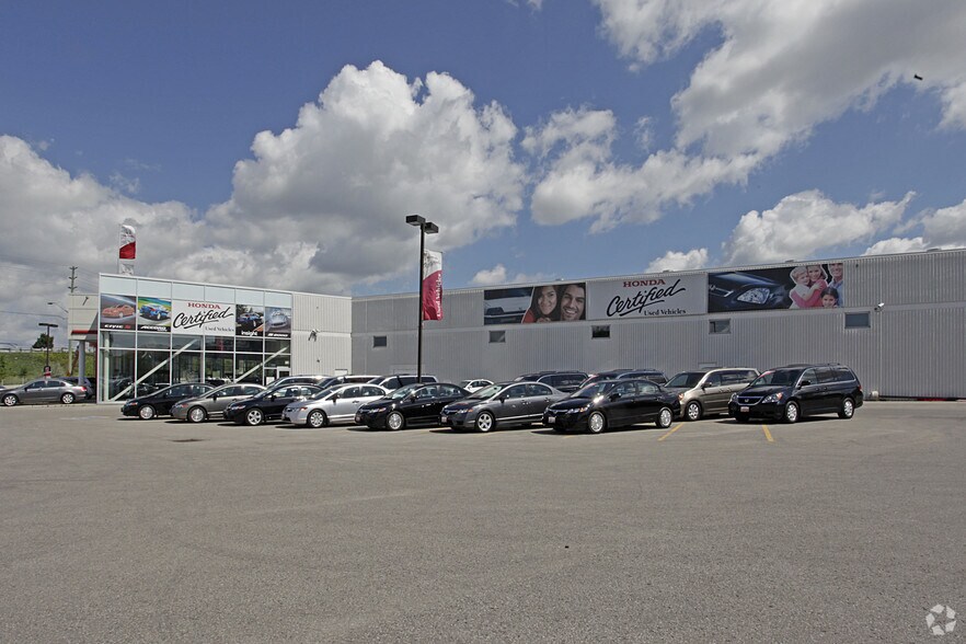 More Photos Of 77 16th Ave, Richmond Hill Auto Dealership For Lease