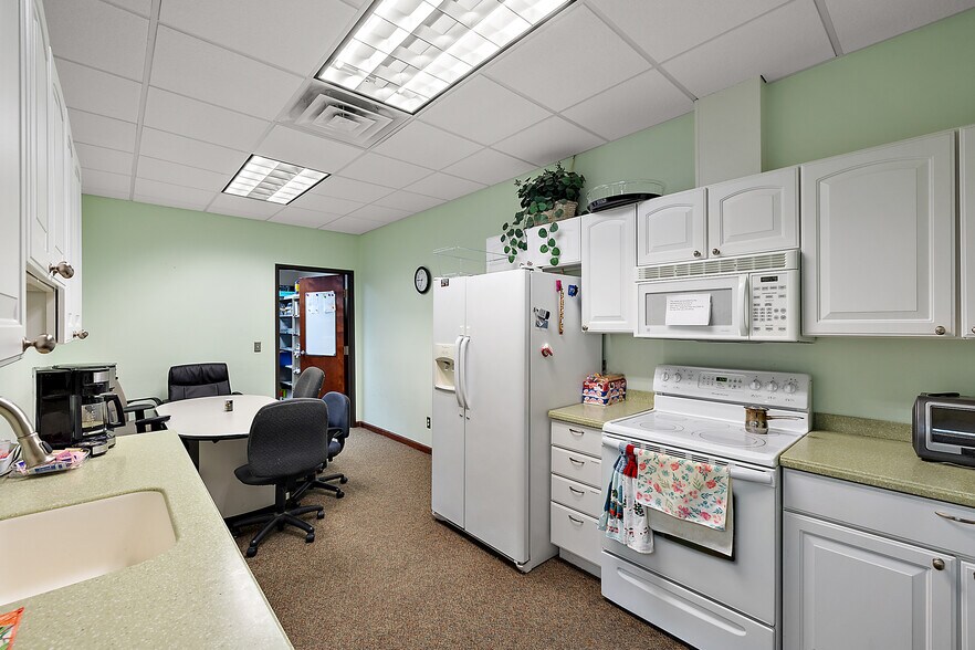 More Photos Of 43303 Schoenherr Rd, Sterling Heights Medical For Sale