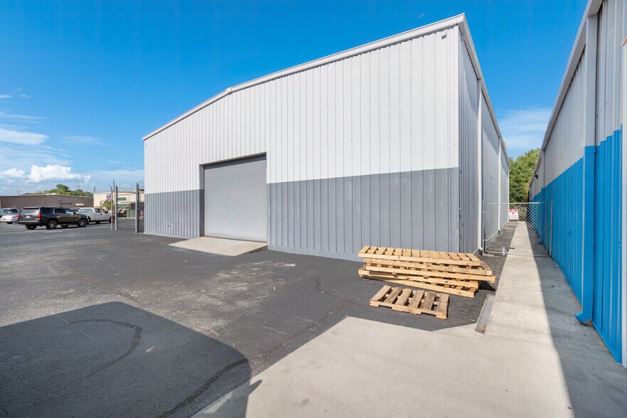 More Photos Of 2866 Roosevelt Blvd, Clearwater Showroom For Lease