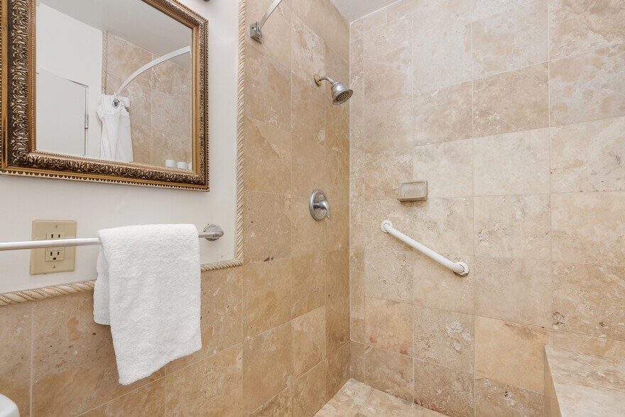 More Photos Of 690-696 South Coast Highway, Laguna Beach Hotel For Sale