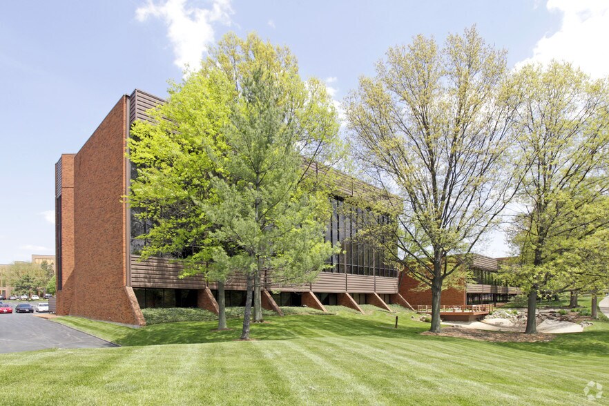 More Photos Of 11475-11477 Olde Cabin Rd, Creve Coeur Office For Lease