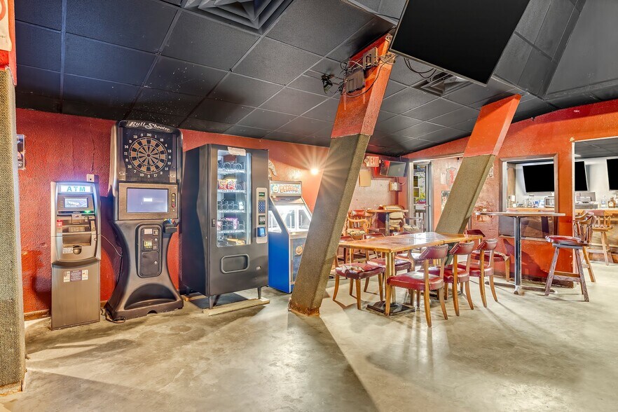 More Photos Of 1623 W 15th St, Panama City Bar For Sale