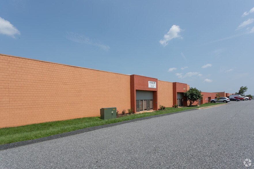 More Photos Of 7900-7996 E Baltimore St, Baltimore Flex For Lease