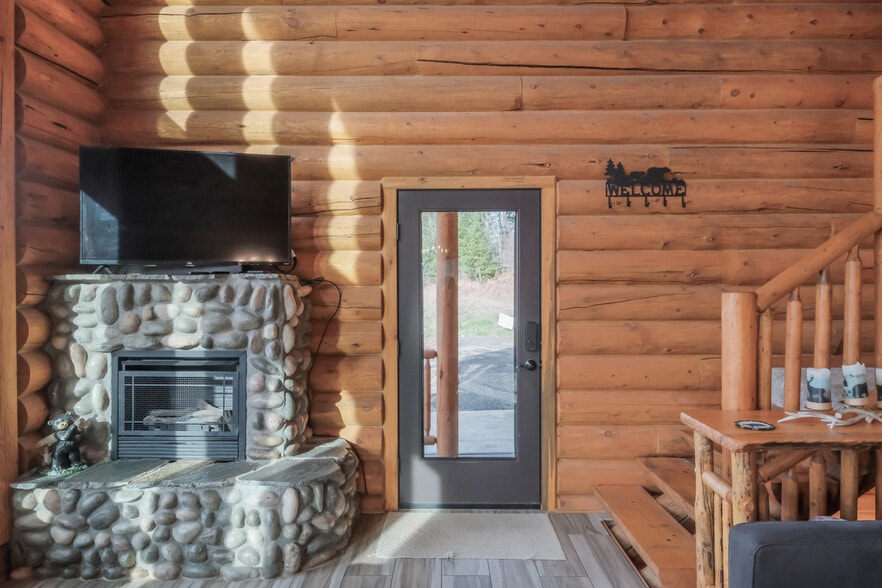 More Photos Of 6331 Lake Pointe Wy, Sweet Home Lodge Meeting Hall For Sale