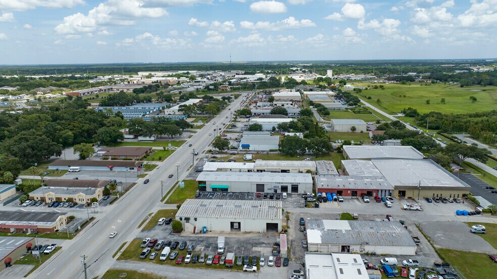 More Photos Of 2101 E Edgewood Dr, Lakeland Showroom For Lease