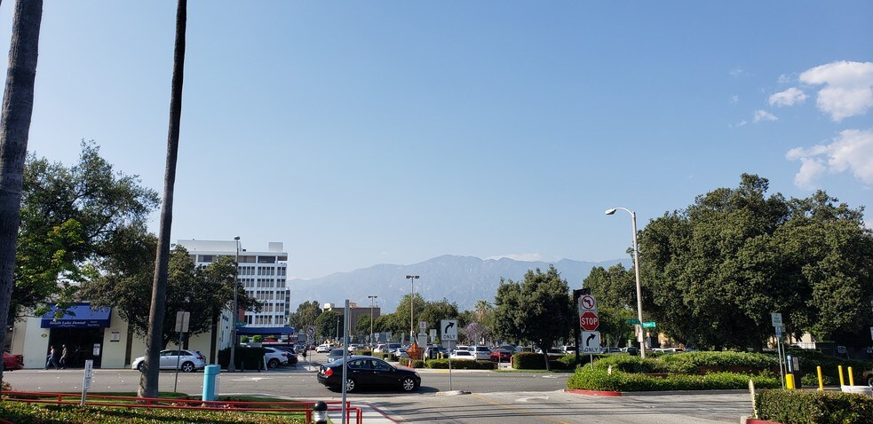 More Photos Of 310 S Lake Ave, Pasadena General Retail For Sale