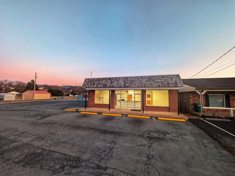 More Photos Of 1208 E Main St, Luray Flex For Sale