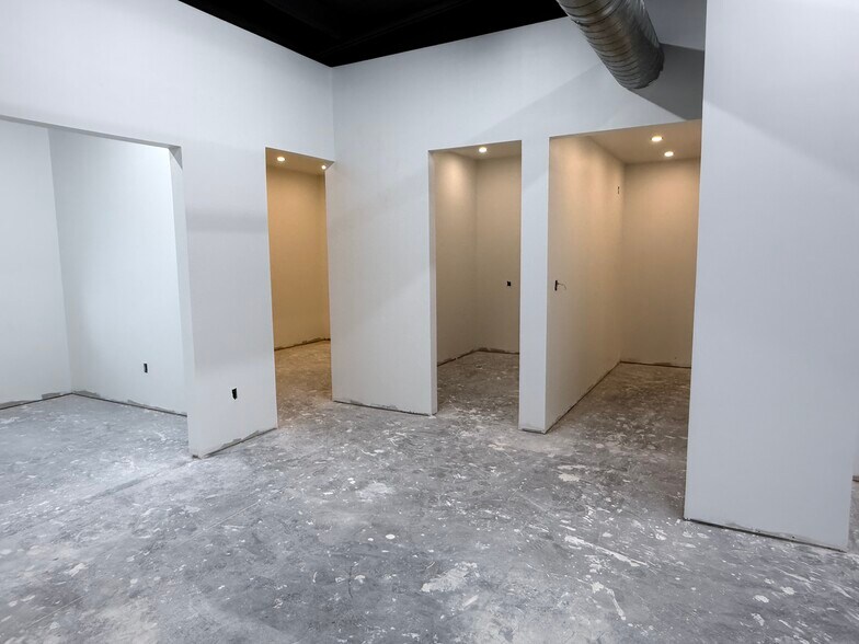 More Photos Of 410 E Church St, Lewisville Showroom For Sale