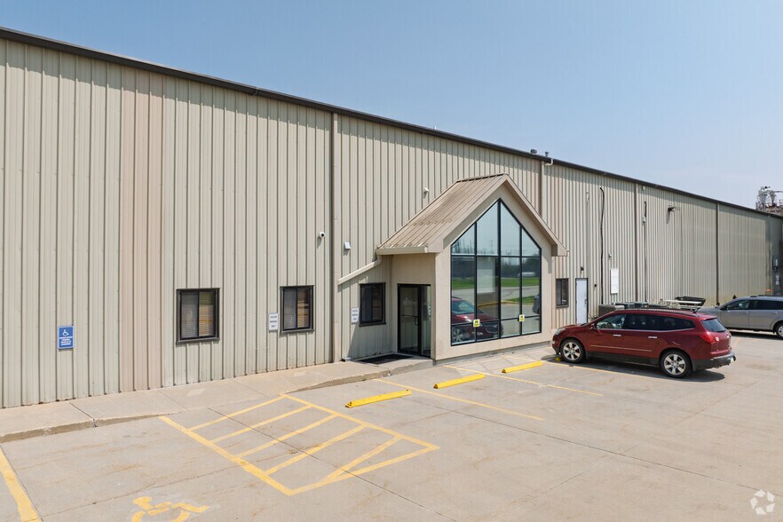 More Photos Of 1210 N 14th St, Indianola Warehouse For Sale