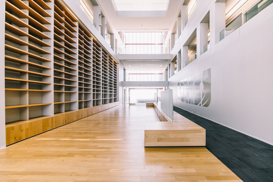 More Photos Of 2711 N Haskell Ave, Dallas Office For Lease